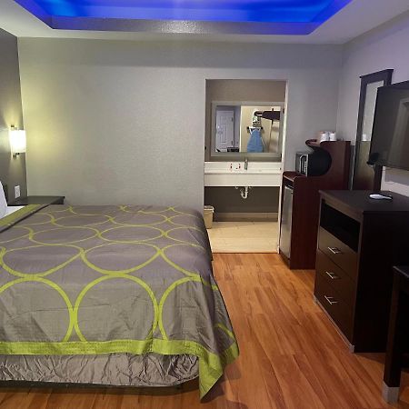 Super 8 By Wyndham Houston Northwest Cypress Hotel Bagian luar foto