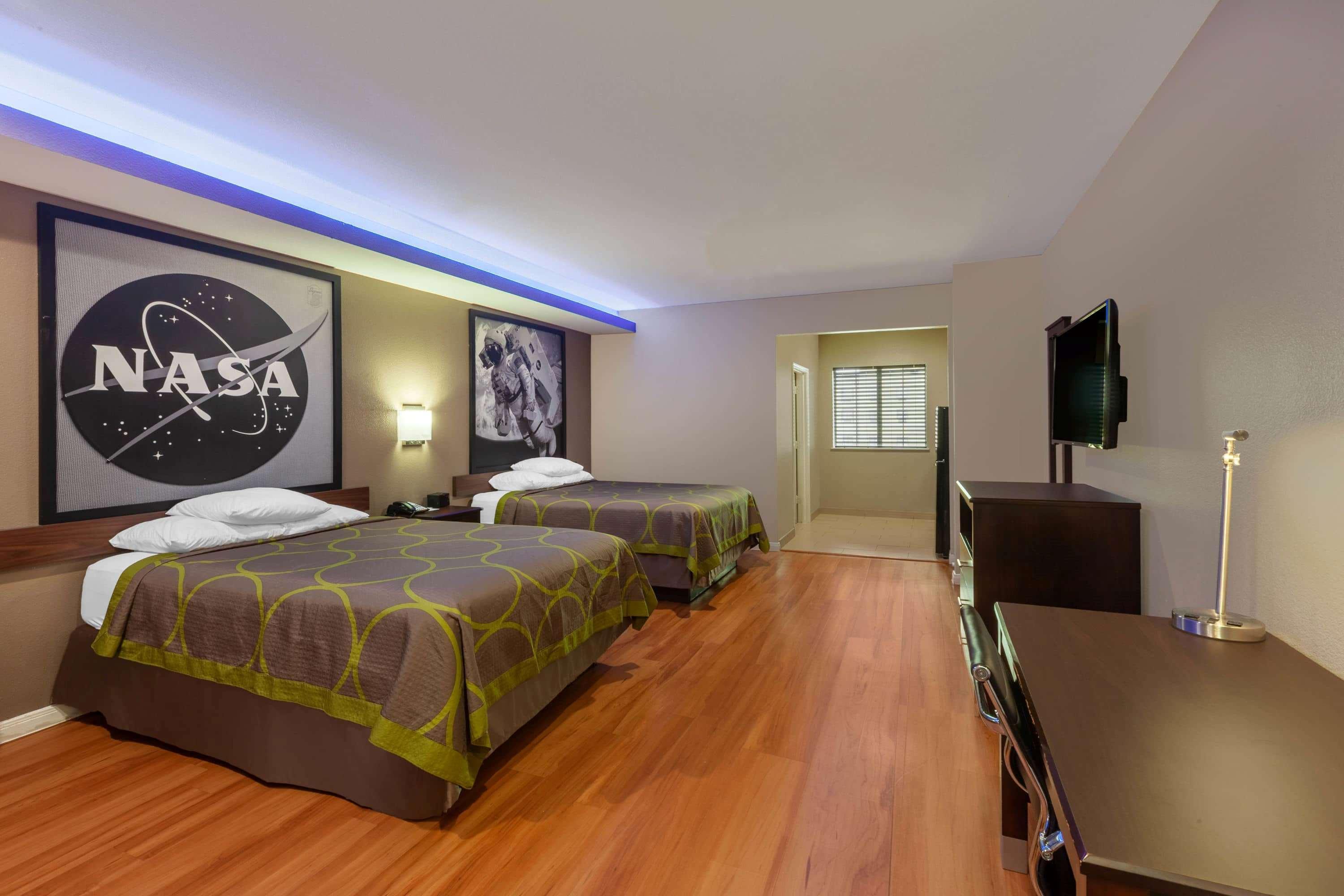 Super 8 By Wyndham Houston Northwest Cypress Hotel Bagian luar foto